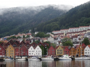 Norvégia, Bergen: nappali világosságban este tizenegykor