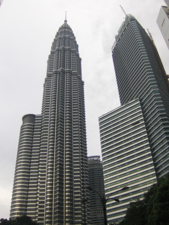 Kuala Lumpur, a Petronas-tornyok és azok a turistacsoportok!