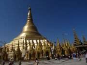 Shwedagon Pagoda: ragyogó napfény és aranyzuhatag