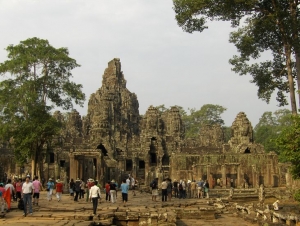 Angkor, Bajon-templom: a kőbe faragott arcok csodája