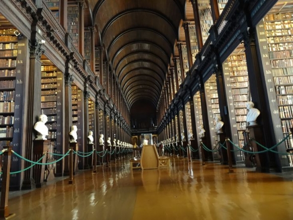 A Trinity College Hosszú Szobája, a legrégibb ír kódex és egy remek panzió